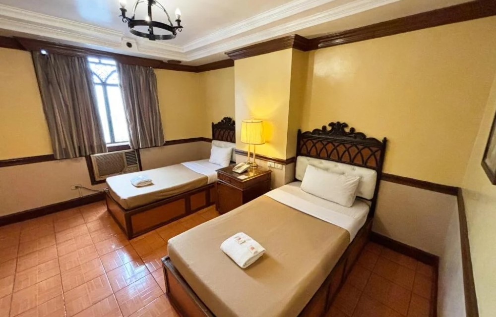 Deluxe Twin Room Image